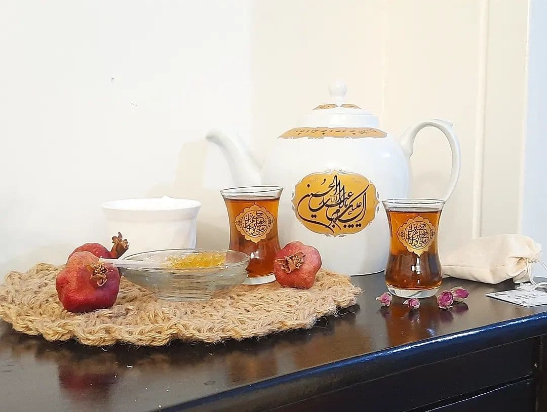 قوری بزرگ با نوشته السلام علیک یااباعبدالله الحسین(ع)- محرم