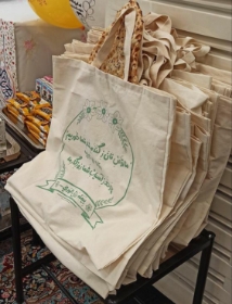 تصویر کیسه نان طرح ما قرص نان ز گندم شهر شما خوریم