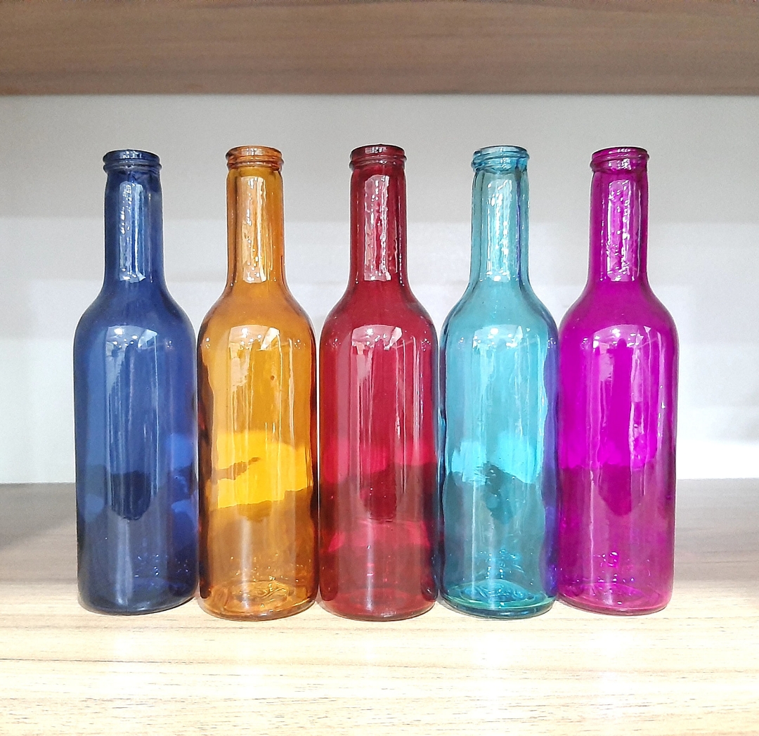 گلدان شیشه ای نیزه ای