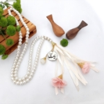 تسبیح صد دانه گل دار با پلاک یامهدی (عج)