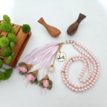 تسبیح صد دانه گل دار با پلاک یامهدی (عج)