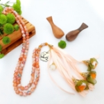 تسبیح صد دانه گل دار با پلاک یامهدی (عج)