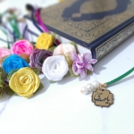 نشان کتاب و قرآن گل رنگی روبانی