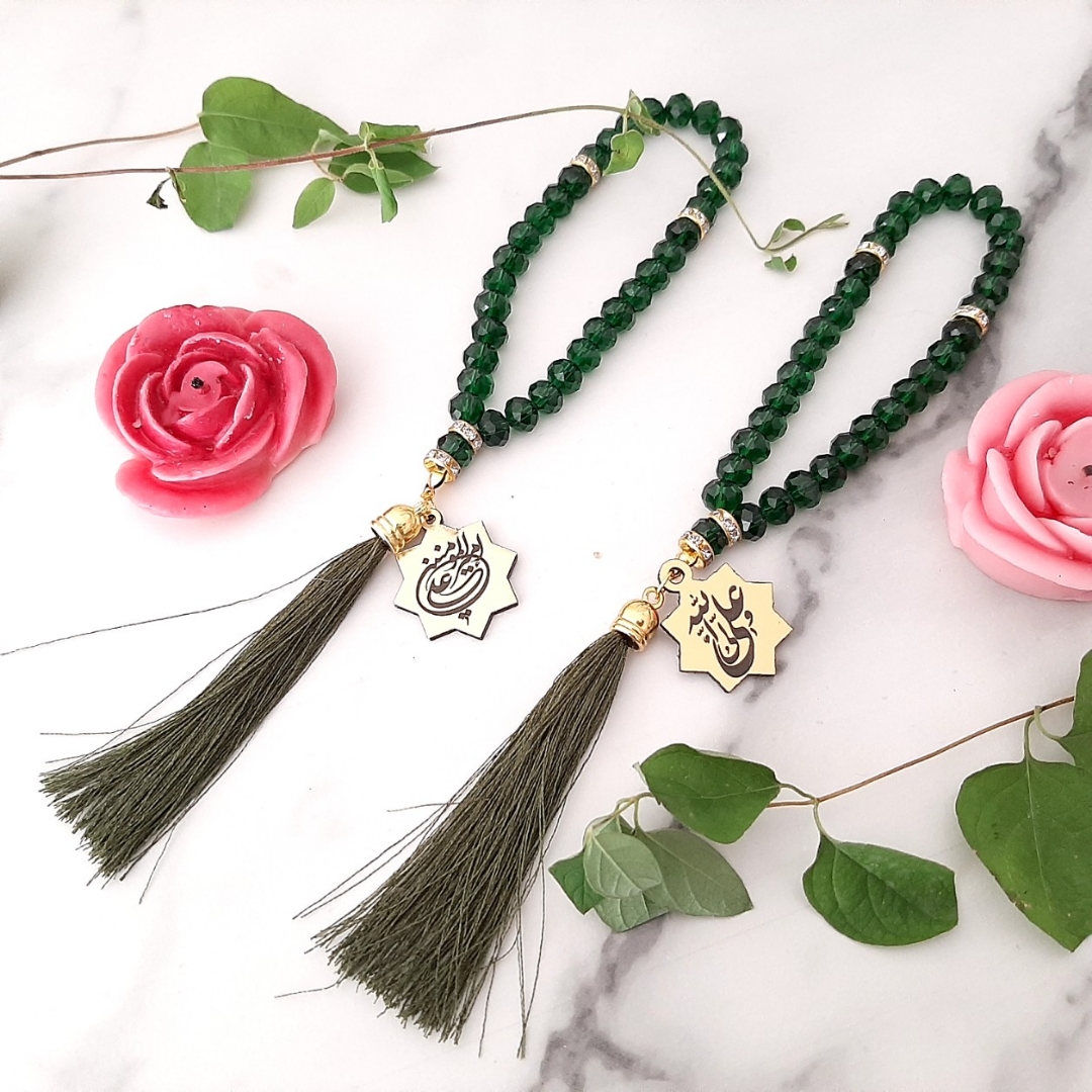 تسبیح 33 دانه پلاک دار کریستالی یا علی - سبز پر رنگ