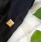 نشان سینه طلایی طرح های امام حسین (ع)