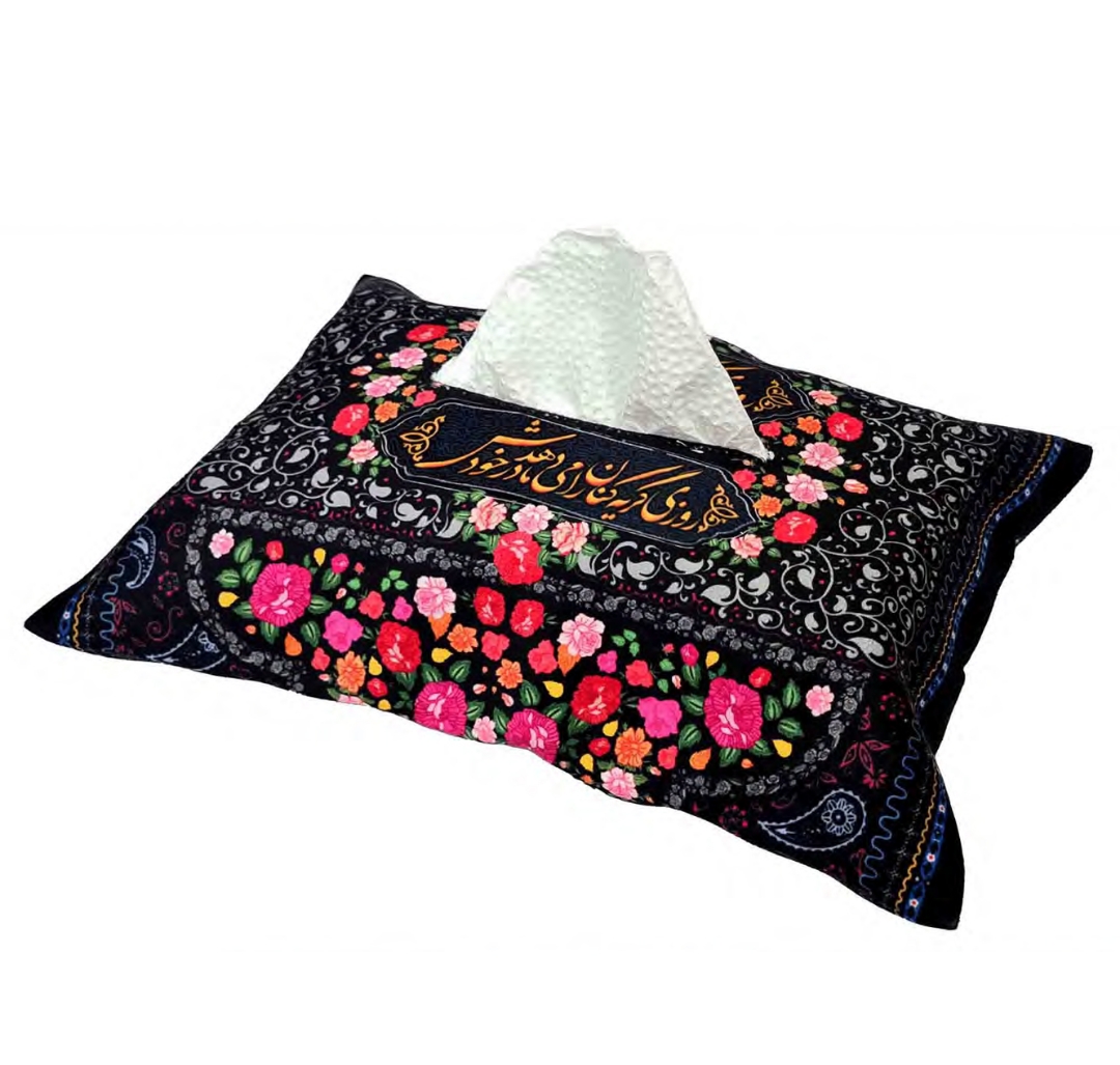 کاور دستمال کاغذی مخمل روزی گریه کنان را می دهد مادر خودش