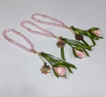 تصویر  تسبیح 33 دانه گل دار با پلاک یا زهرا