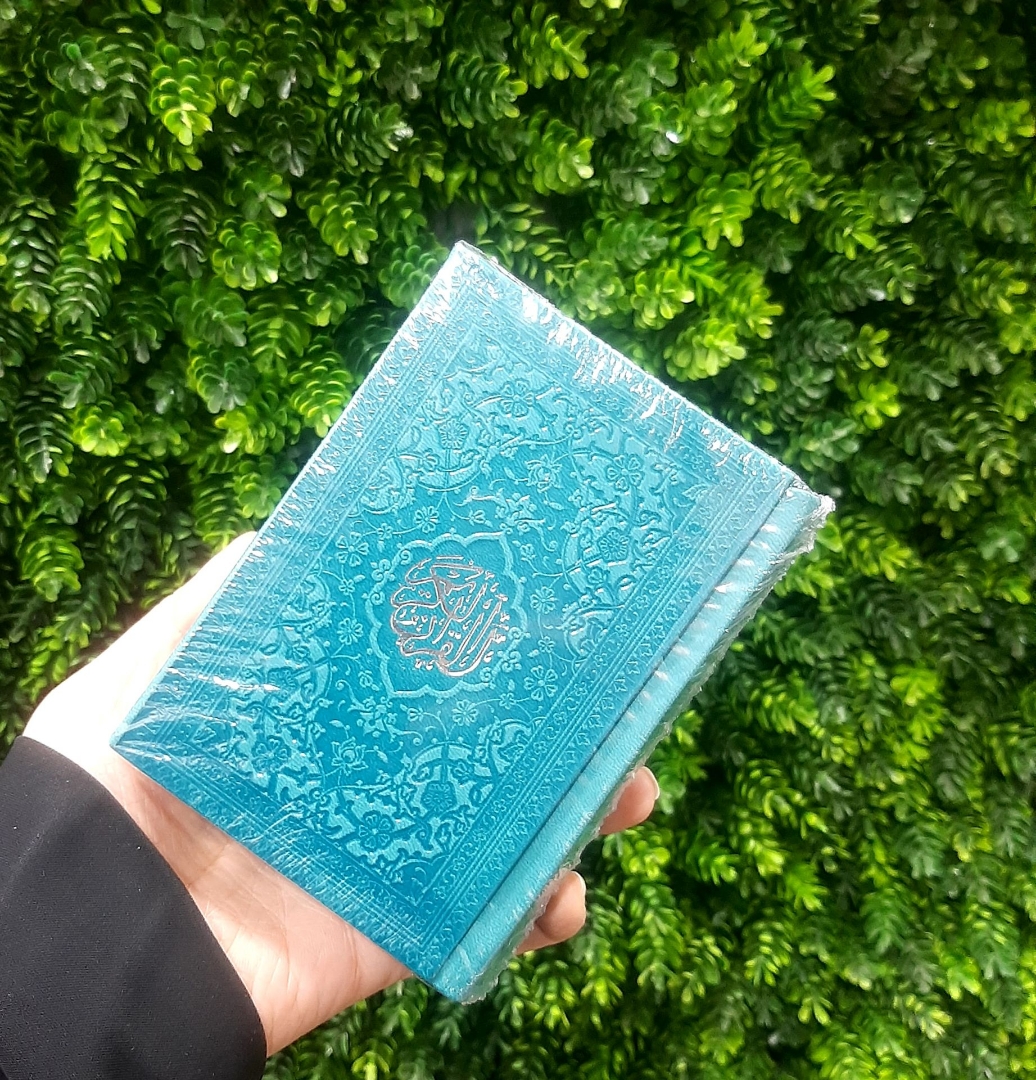 تصویر  قرآن نیم جیبی با ترجمه رنگی / سبز تیره