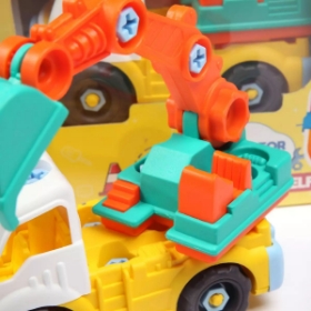 تصویر  آچار به دست - بیل مکانیکی