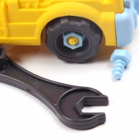 تصویر  آچار به دست - میکسر