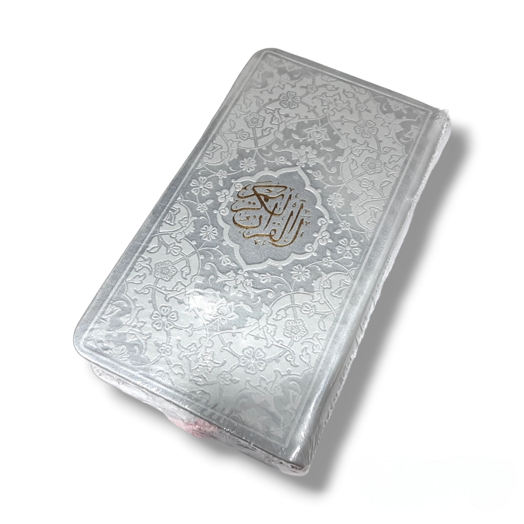 تصویر  قرآن پالتویی / نقره ای