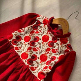 تصویر  پیراهن دخترانه  طرح انار / قرمز