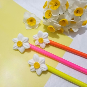 مداد و سرمدادی گل نرگس