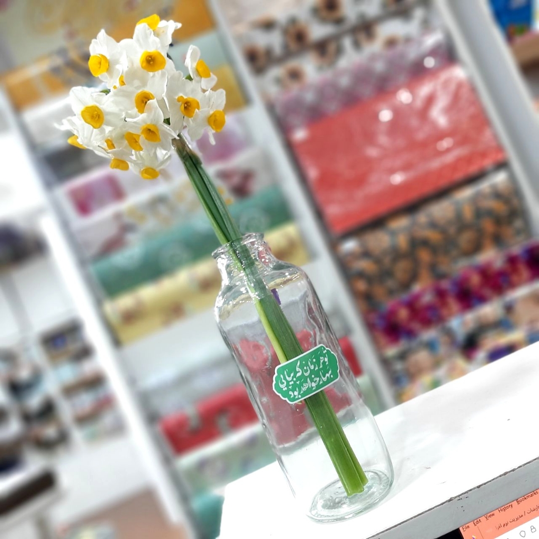 گلدان شیشه ای بزرگ طرح تو هر زمان که بیایی بهار خواهد بود