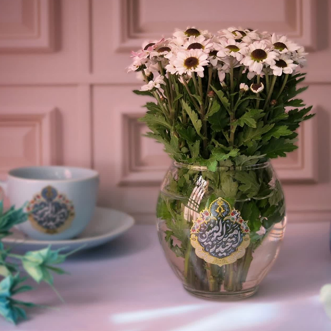 تصویر  گلدان شیشه ای طرح امیرالمومنین حیدر