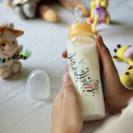 شیشه شیر پیرکس طرح اشک روضه - شیشه شیر مناسبتی- شیشه شیر مذهبی