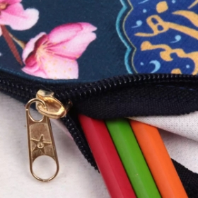 جامدادی پارچه ای طرح با آمدنت بهار معنا دارد