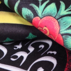 کتیبه احب الله من احب حسینا همراه با اسامی چهارده معصوم علیهم السلام