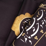 بیرق سه عددی حسین منی و انا من حسین دو طرف عباس بن علی و زینب کبری