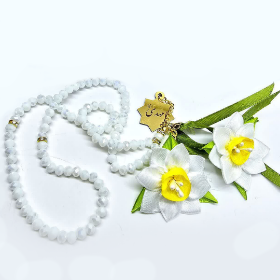 خرید تسبیح 33 دانه پلاک دار امام عصر - گل نرگس روبانی- کد 6709- فروشگاه دیدار