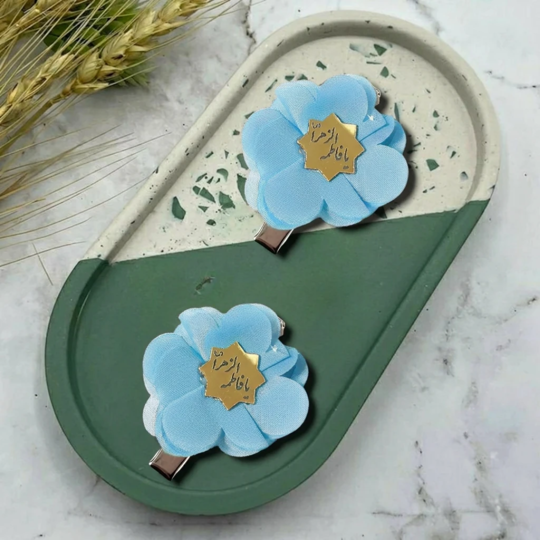 خرید گل سر پلاک دار آبی کم رنگ - یا فاطمه الزهرا- کد 6981- فروشگاه دیدار